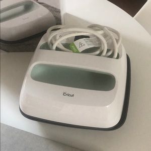 Cricut easy press 9x9 mint